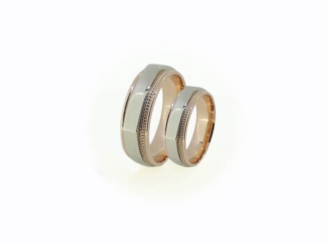 Dviejų aukso spalvų vestuviniai žiedai su graviravimu dk3501